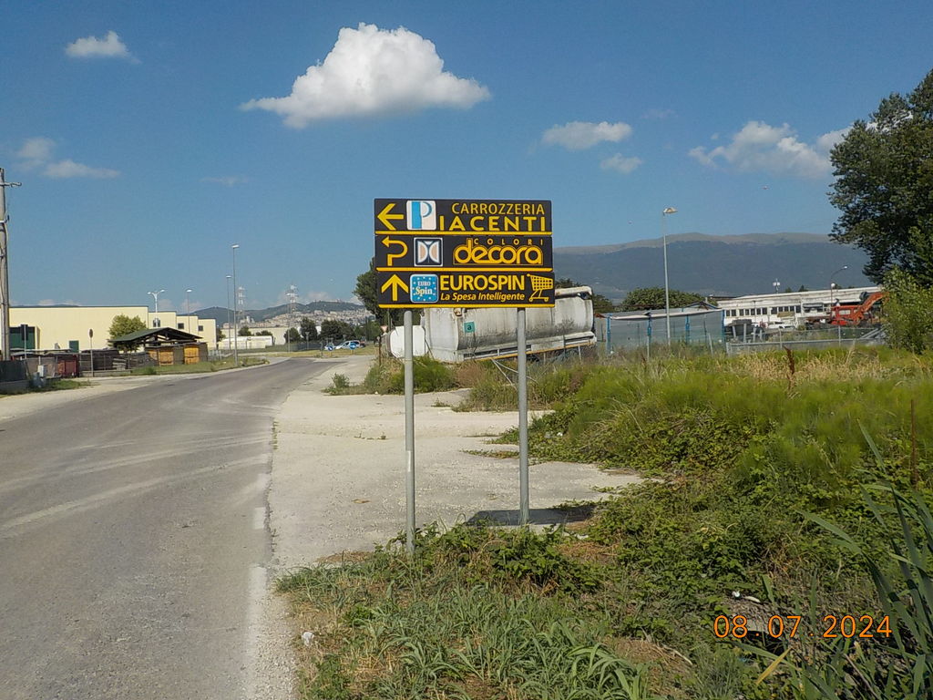 Impianto FRECCE / PREINSEGNE a Assisi, in zona Spazio Tre Arredamenti - Stosa Cucine