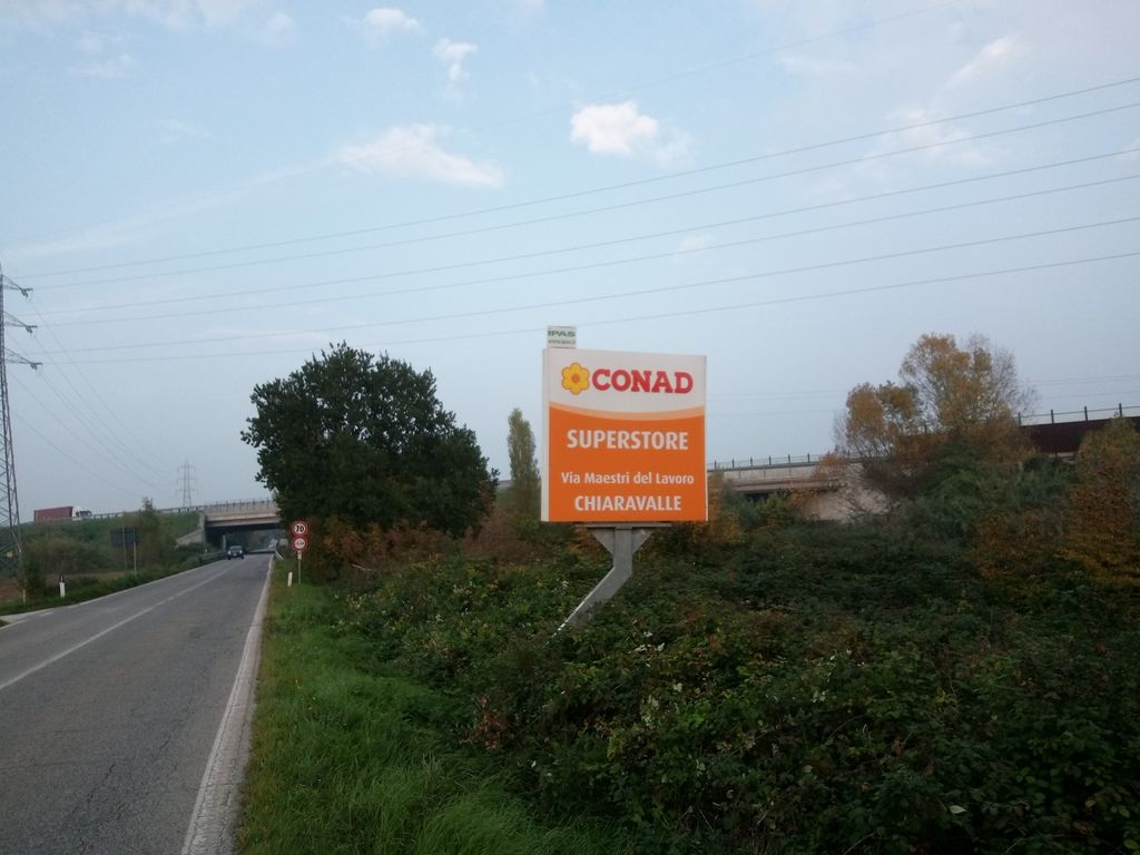 Impianto CARTELLONISTICA a Chiaravalle, in zona EuroSpin
