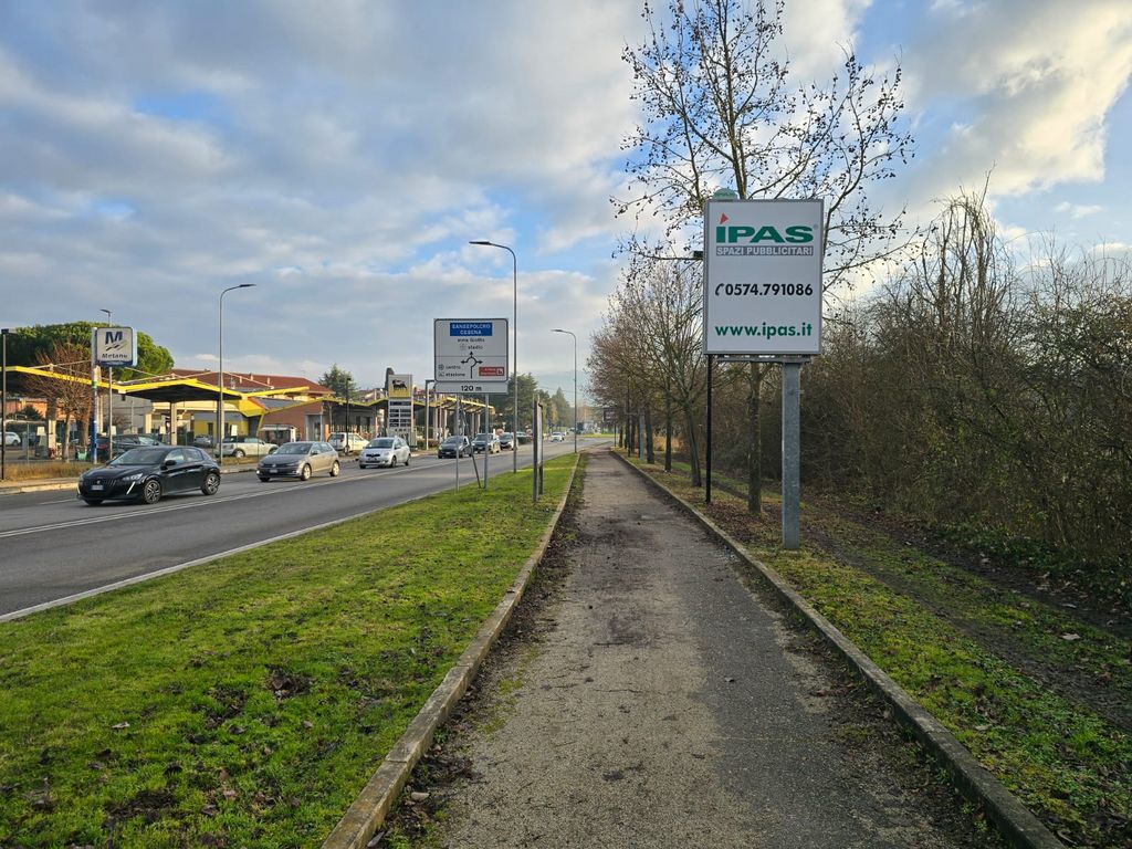 Impianto CARTELLONISTICA a Arezzo, in zona Burger King