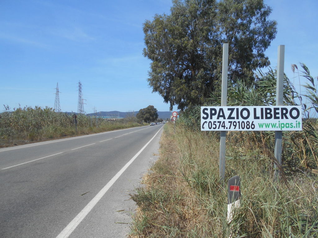 Impianto CARTELLONISTICA a Piombino, in zona Pizzeria Trattoria Roma