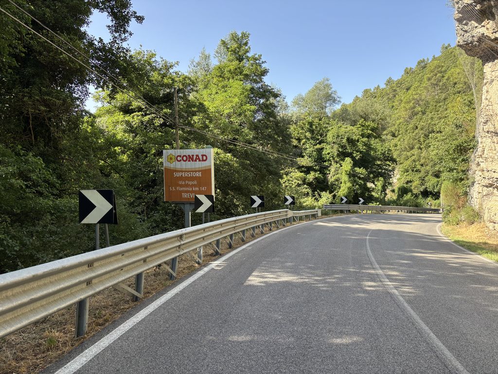 Impianto CARTELLONISTICA a Scheggino, in zona Del Ponte