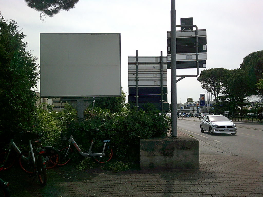 Impianto CARTELLONISTICA a Sesto Fiorentino, in zona I'Quartino