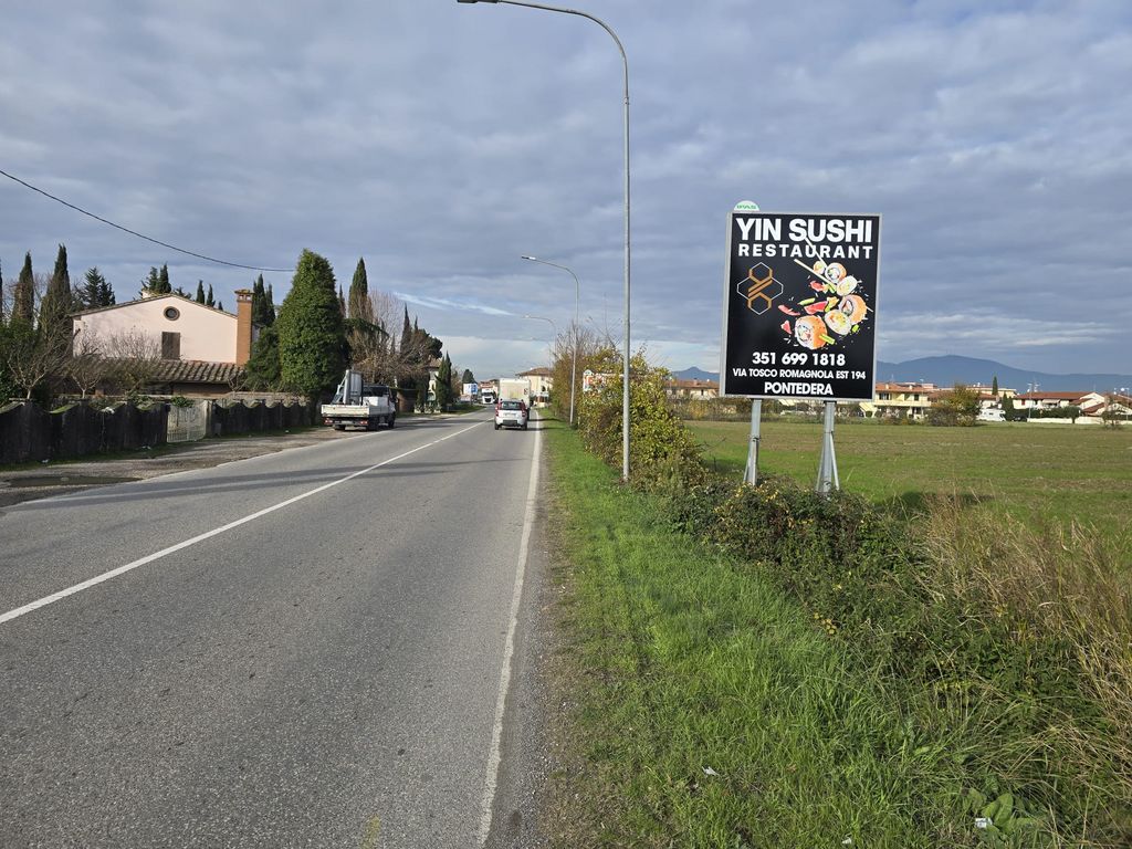 Impianto CARTELLONISTICA a Ponsacco, in zona Guerrini arredamenti