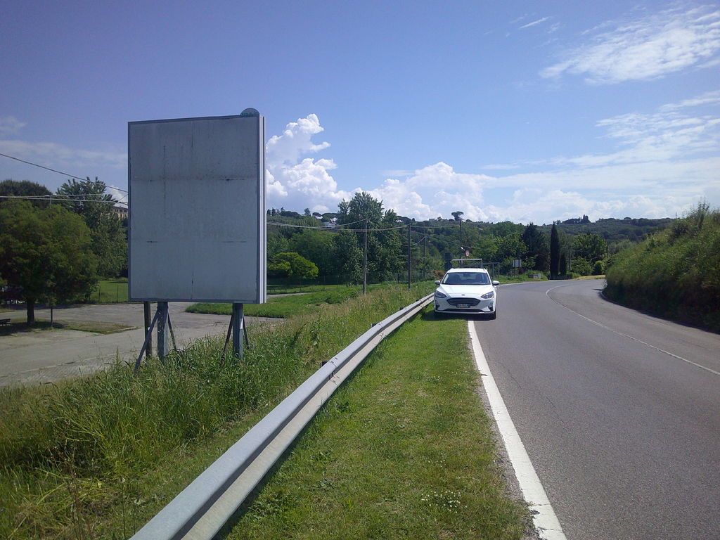 Impianto CARTELLONISTICA a Lastra a Signa, in zona Giardino del Casone