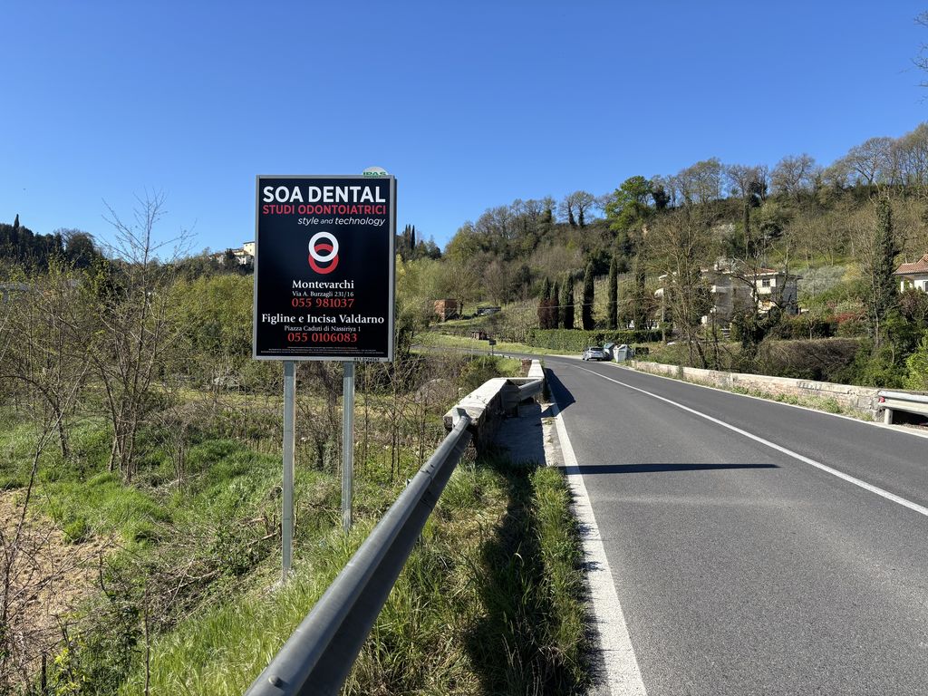 Impianto CARTELLONISTICA a Bucine, in zona Chiesa di San Giovanni Battista e Sant'Apollinare