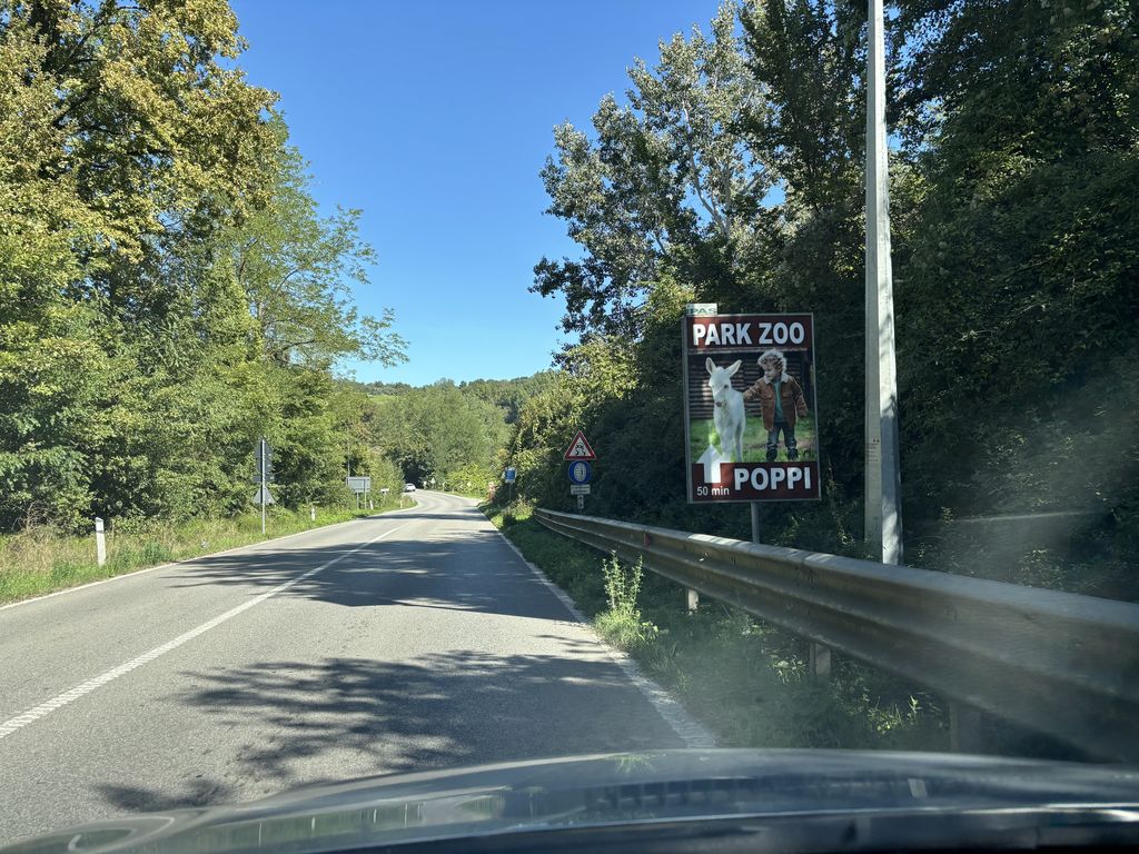 Impianto CARTELLONISTICA a Reggello, in zona Mobilmoda