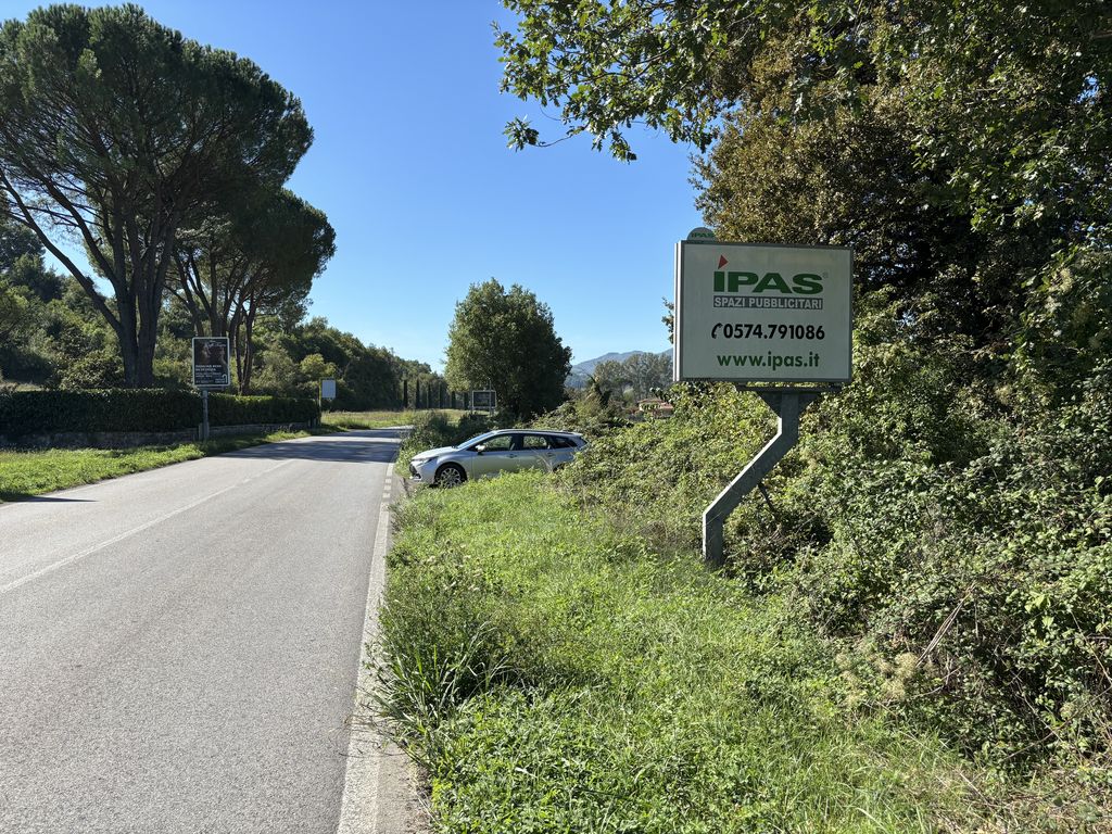 Impianto CARTELLONISTICA a Reggello, in zona Moncler