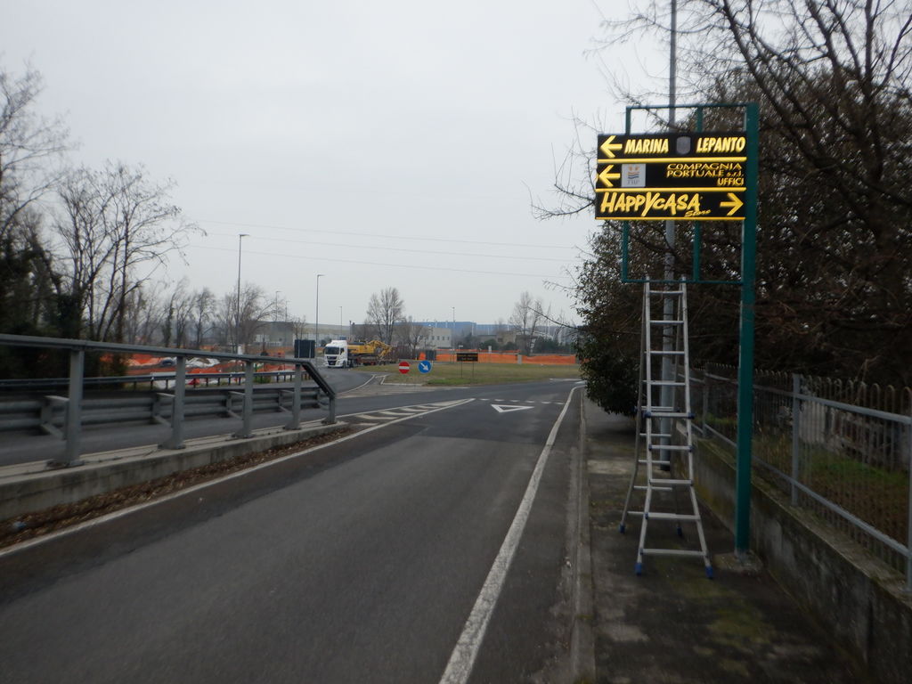 Impianto FRECCE / PREINSEGNE a Monfalcone, in zona Mercatone Uno