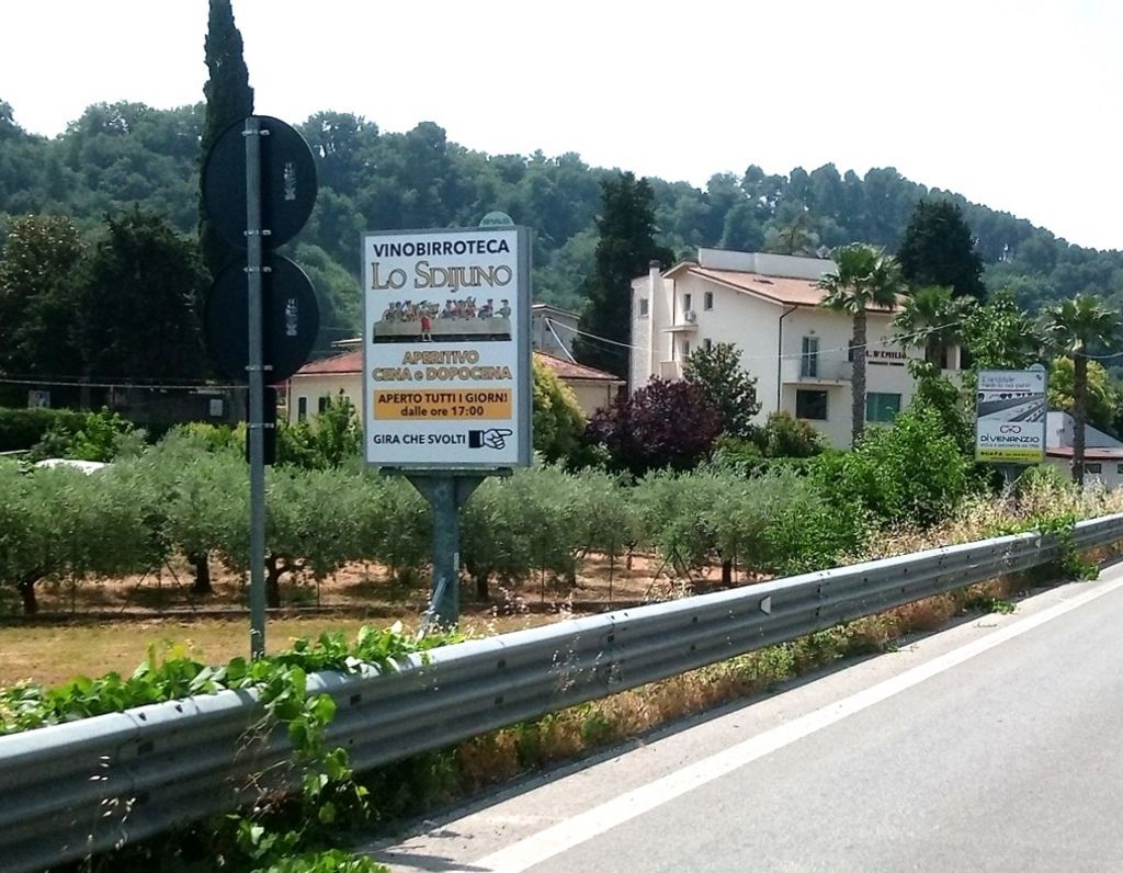 Impianto CARTELLONISTICA a Manoppello, in zona L'Albero Azzurro