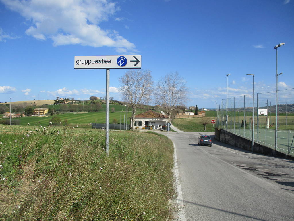 Impianto FRECCE / PREINSEGNE a Recanati, in zona Chiesa Chiarino