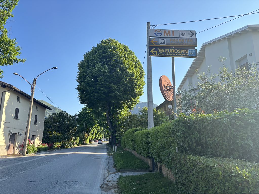 Impianto FRECCE / PREINSEGNE a Gubbio, in zona tiffany