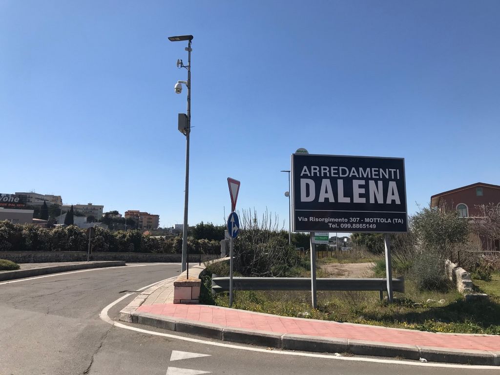 Impianto CARTELLONISTICA a Mottola, in zona Sale & Pepe