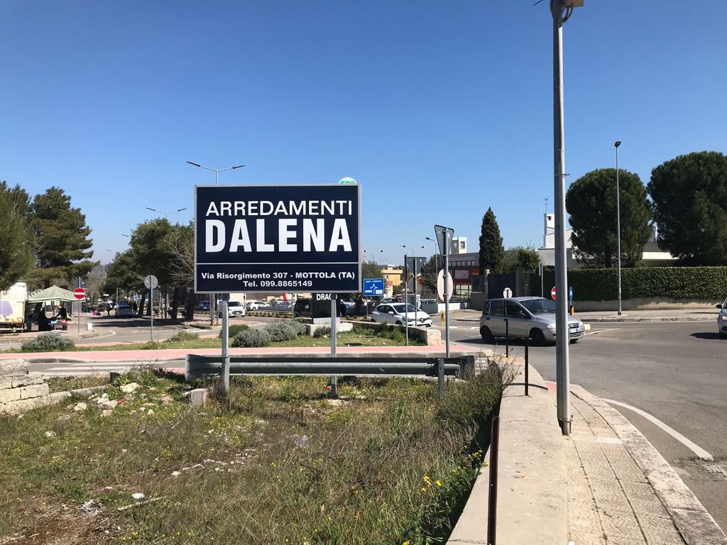 Impianto CARTELLONISTICA a Mottola, in zona Sale & Pepe