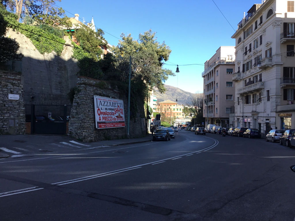 Impianto 6 X 3 a Genova, in zona Bar Giampietro