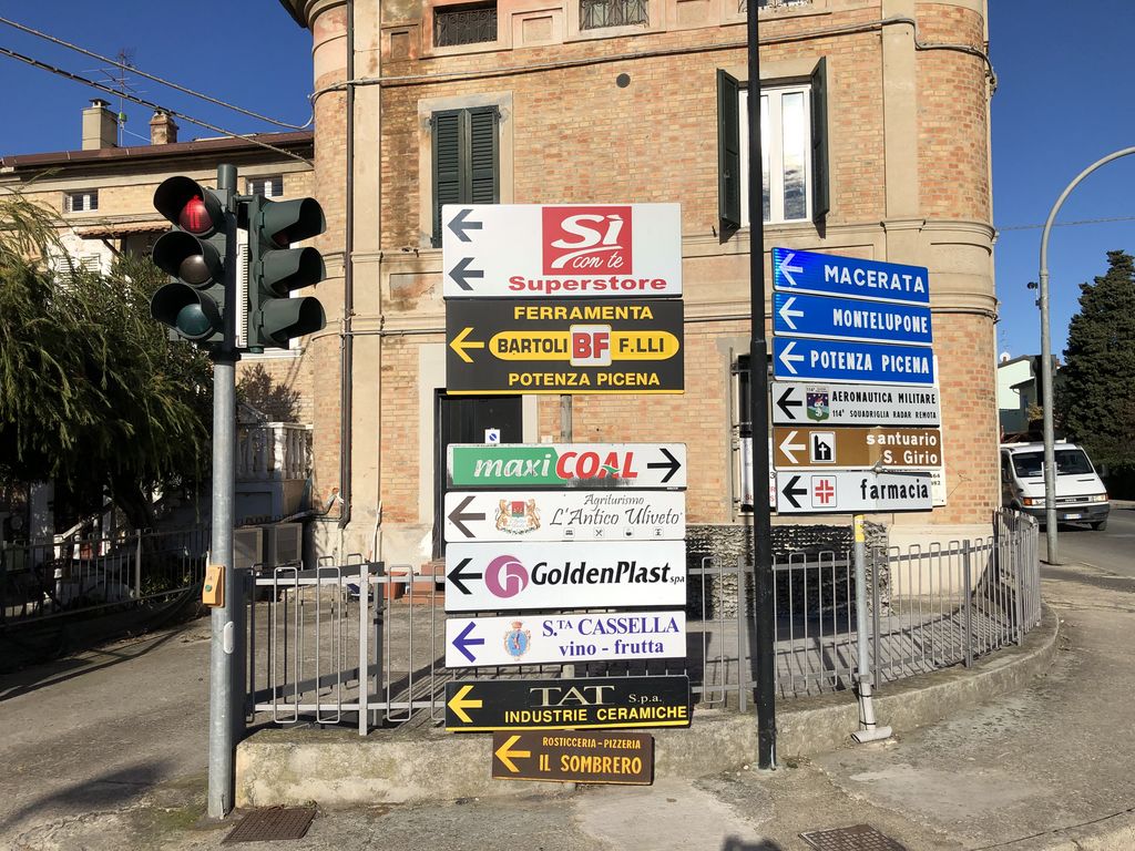 Impianto FRECCE / PREINSEGNE a Potenza Picena, in zona Bully Bar