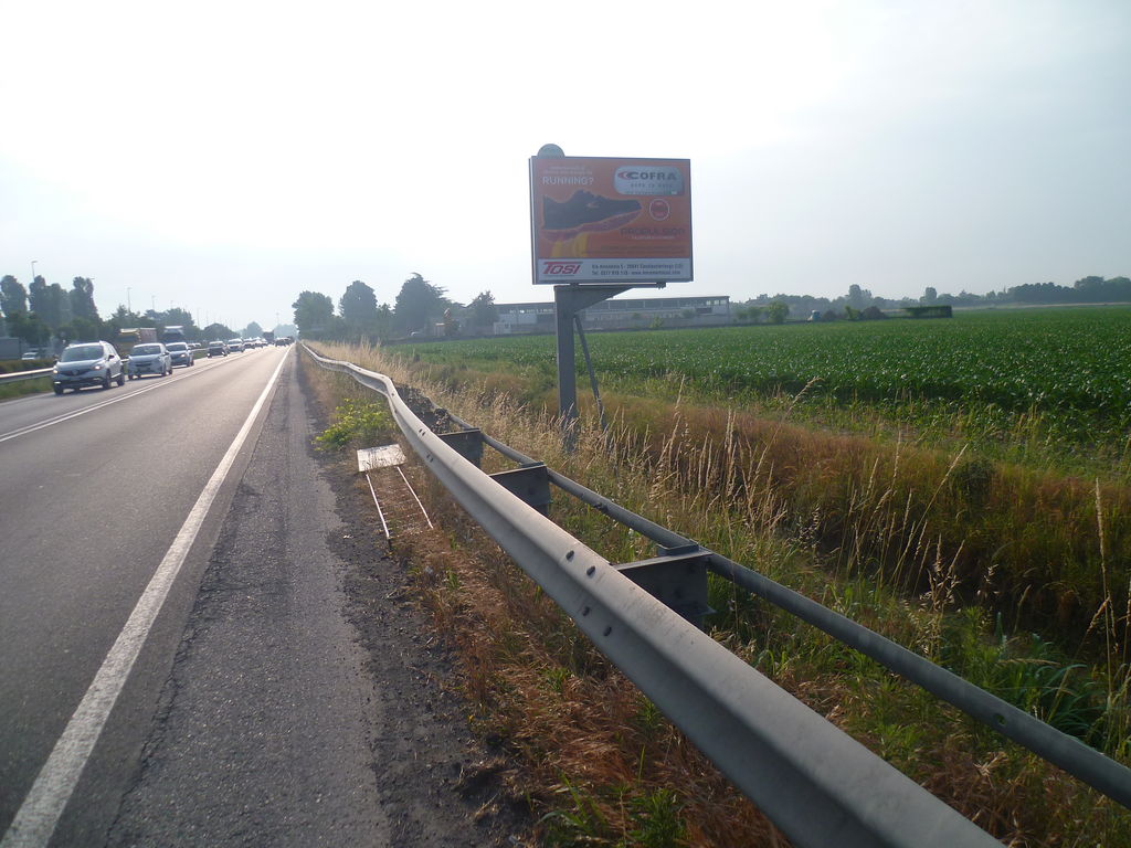 Impianto CARTELLONISTICA a Somaglia, in zona Cochera Blanca