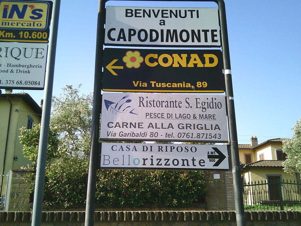 Impianto FRECCE / PREINSEGNE a Capodimonte, in zona Museo della Navigazione nelle Acque Interne
