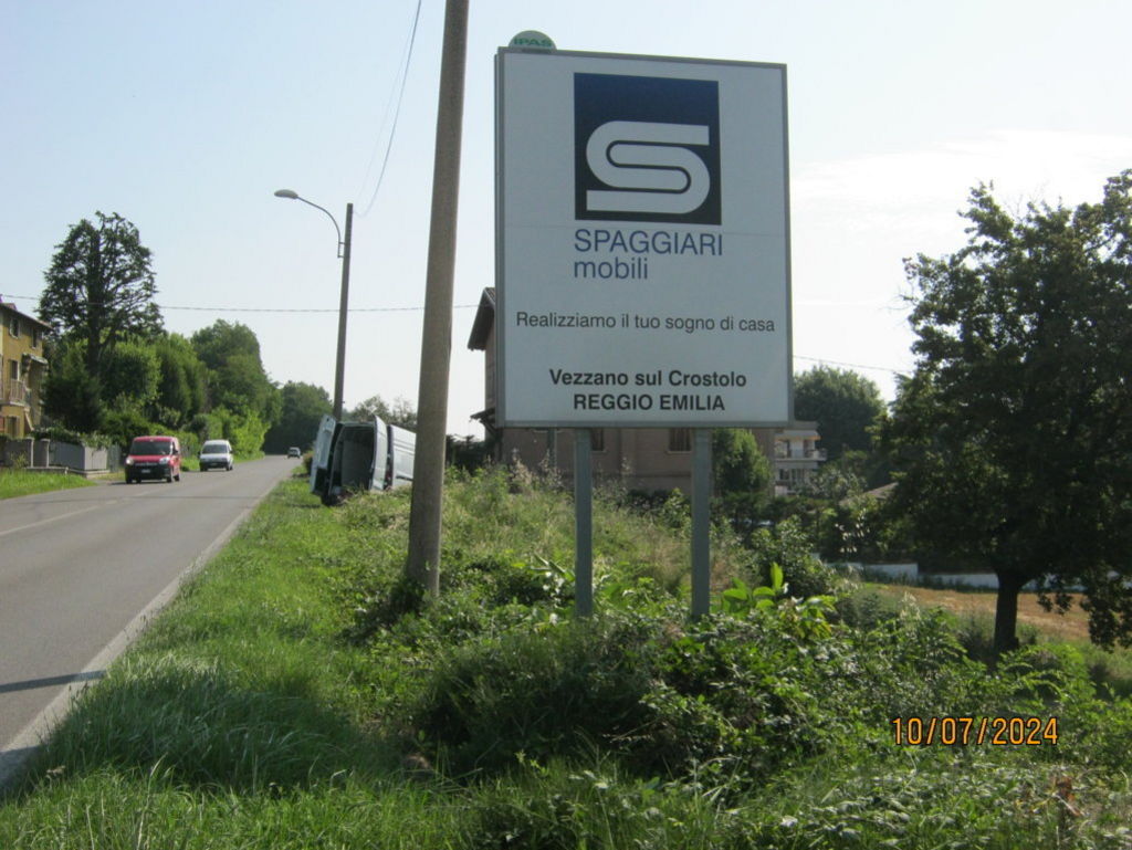 Impianto CARTELLONISTICA a Quattro Castella, in zona Cinema Eden