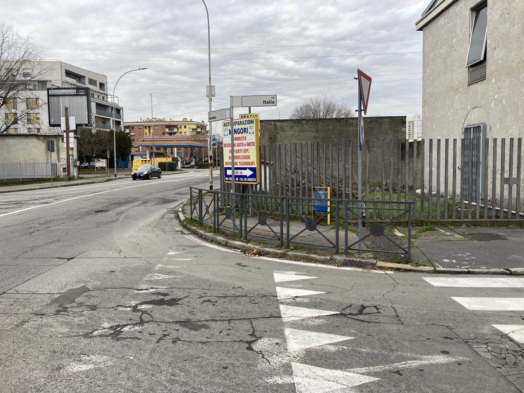 Impianto TRANSENNA a Cesano Boscone, in zona Mix Markt