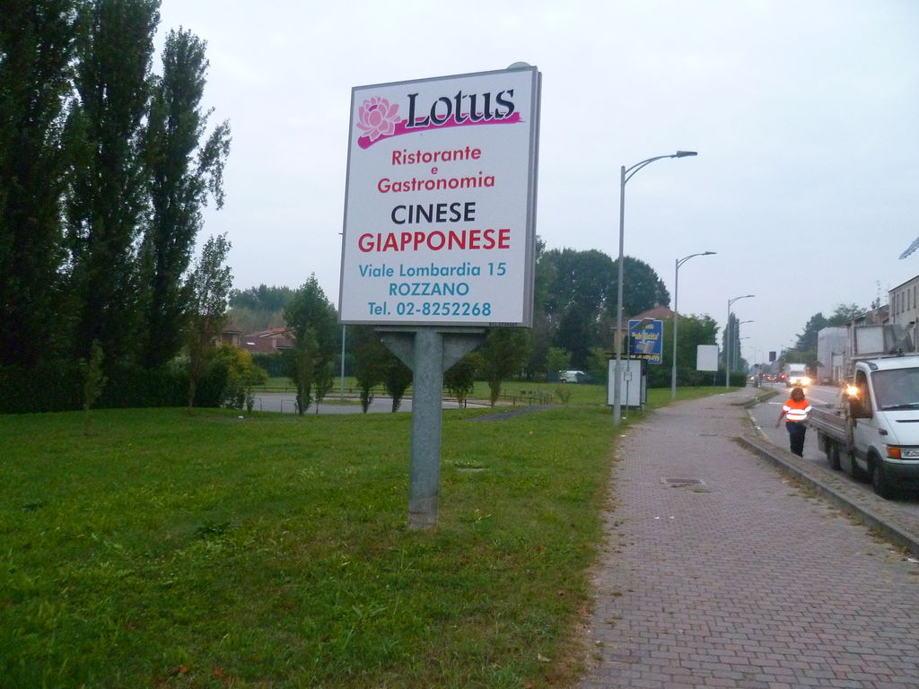 Impianto CARTELLONISTICA a Rozzano, in zona Scuola Materna Fratelli Cervi