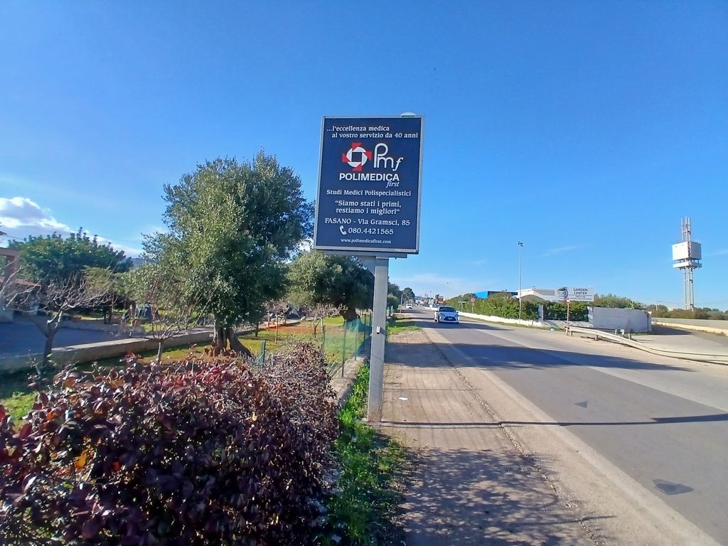 Impianto CARTELLONISTICA a Fasano, in zona Piscina Impero
