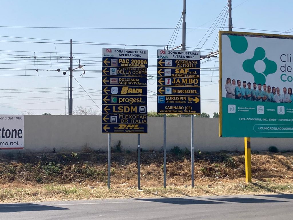 Impianto FRECCE / PREINSEGNE a Gricignano di Aversa, in zona MiniMarket