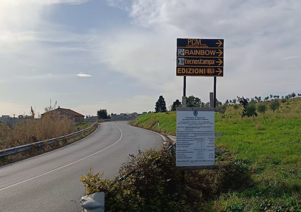 Impianto FRECCE / PREINSEGNE a Recanati, in zona Alderano
