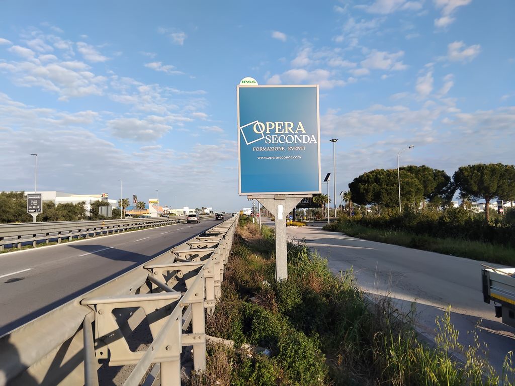 Impianto CARTELLONISTICA a Molfetta, in zona Camicissima
