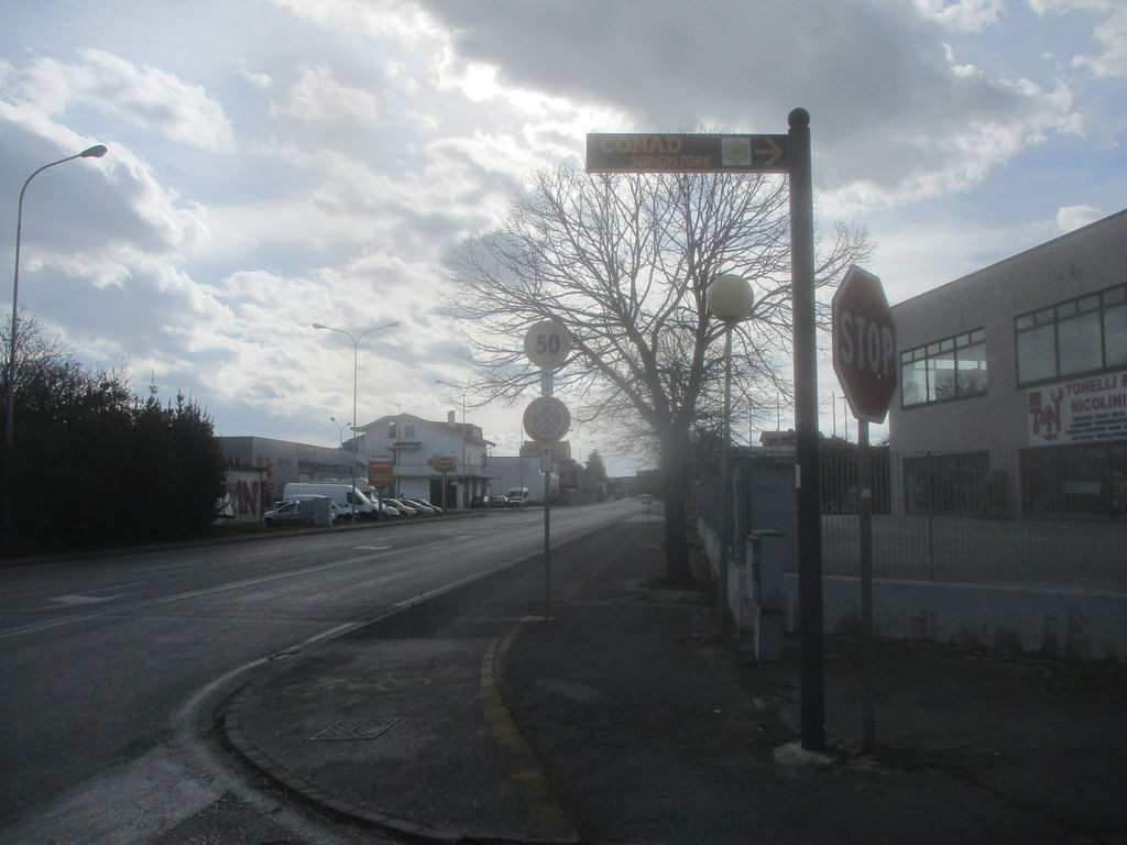 Impianto FRECCE / PREINSEGNE a Chiaravalle, in zona Conad Superstore