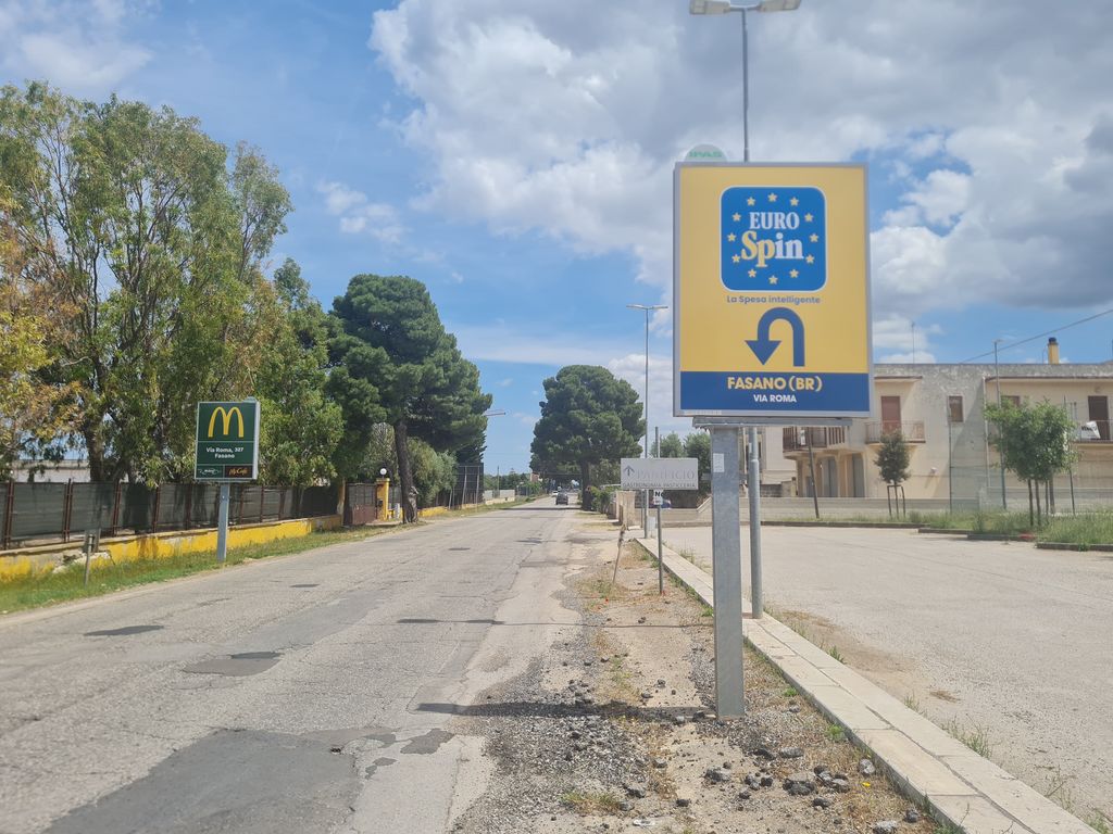 Impianto CARTELLONISTICA a Fasano, in zona Eni
