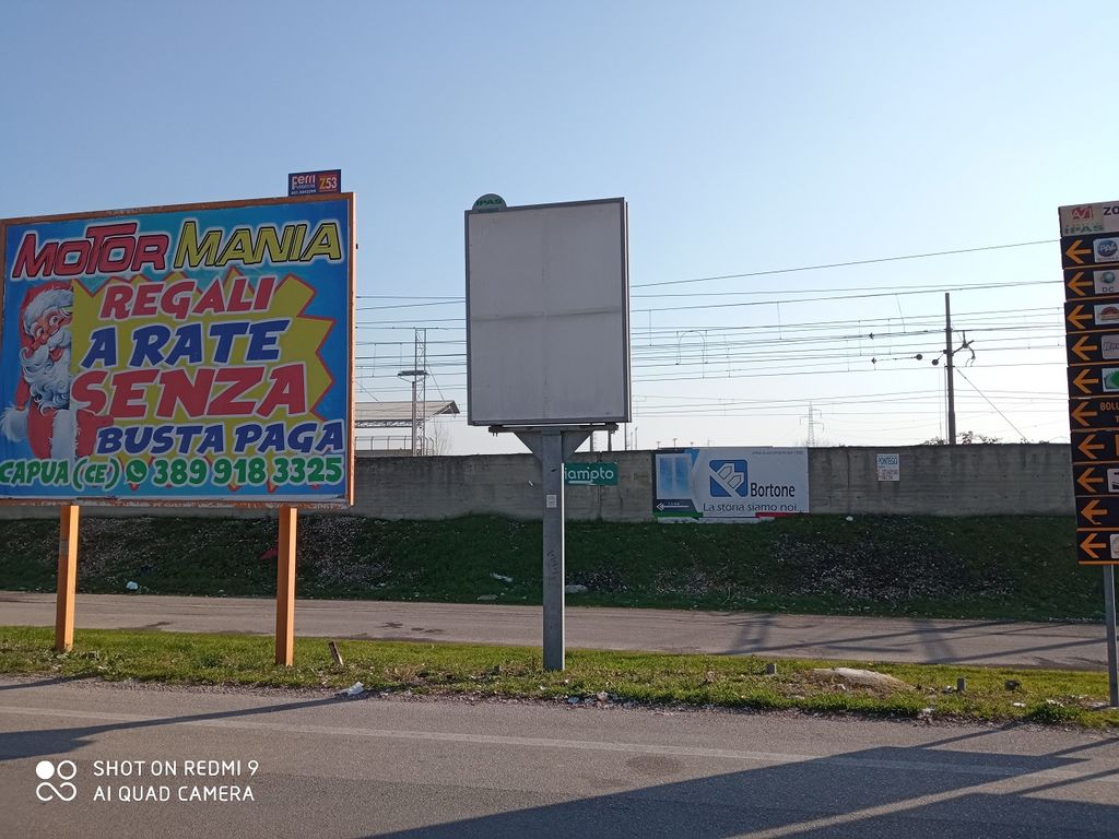 Impianto CARTELLONISTICA a Gricignano di Aversa, in zona MiniMarket