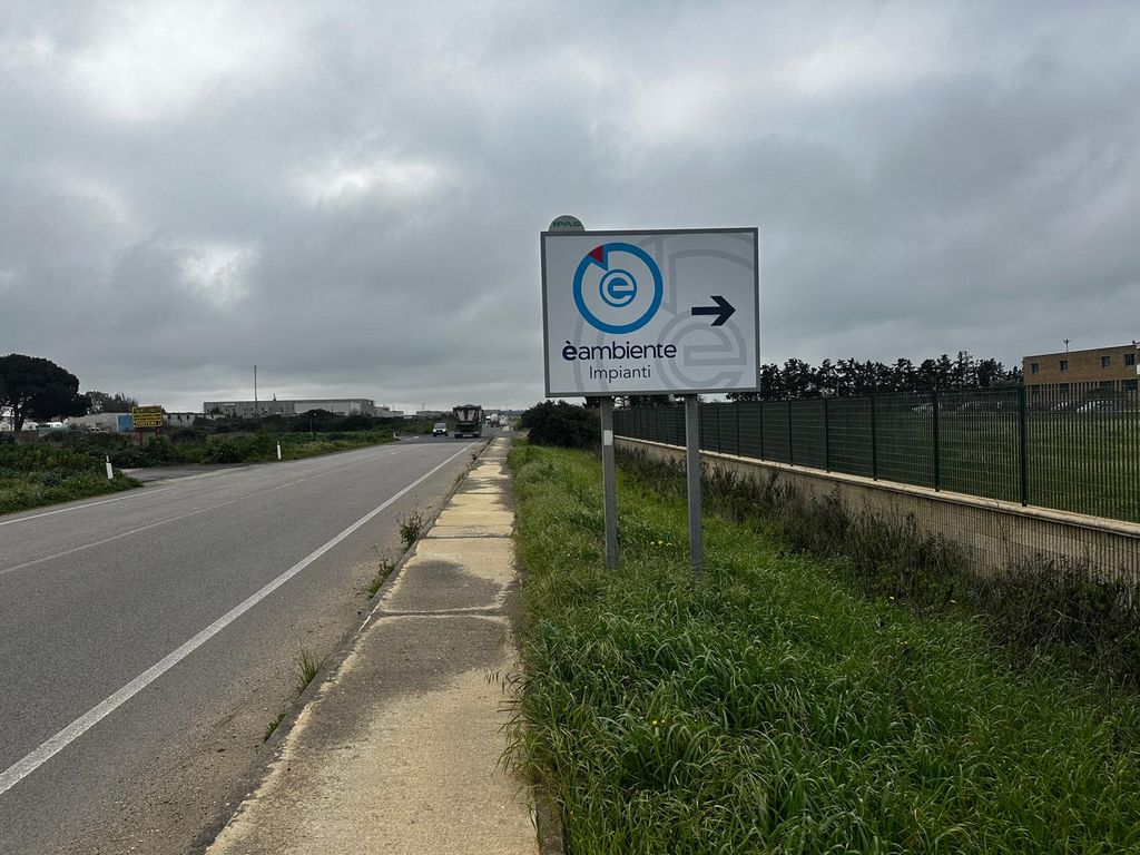 Impianto CARTELLONISTICA a Porto Torres, in zona Sgs