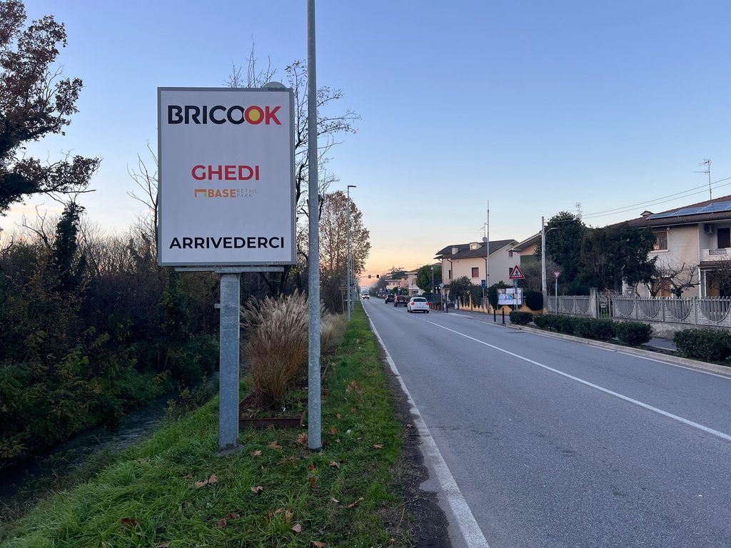 Impianto CARTELLONISTICA a Ghedi, in zona Sunset Cafè