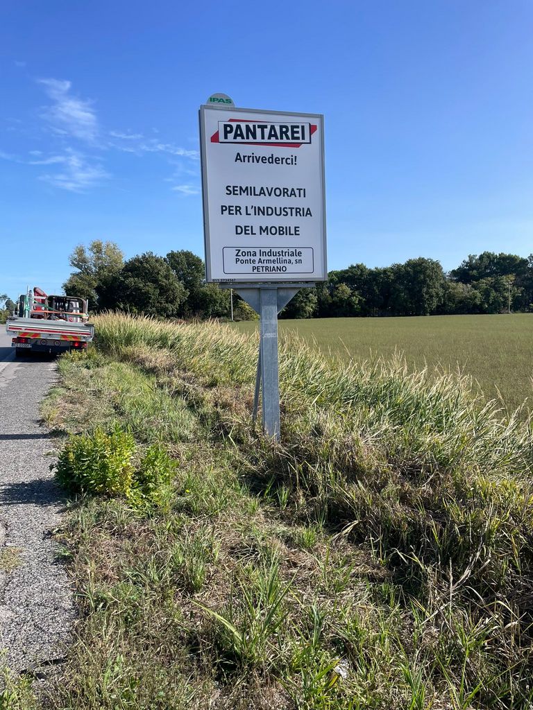 Impianto CARTELLONISTICA a Pesaro, in zona Basilico Bio