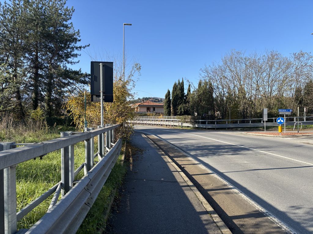 Impianto TABELLA a Reggello, in zona Mobilmoda