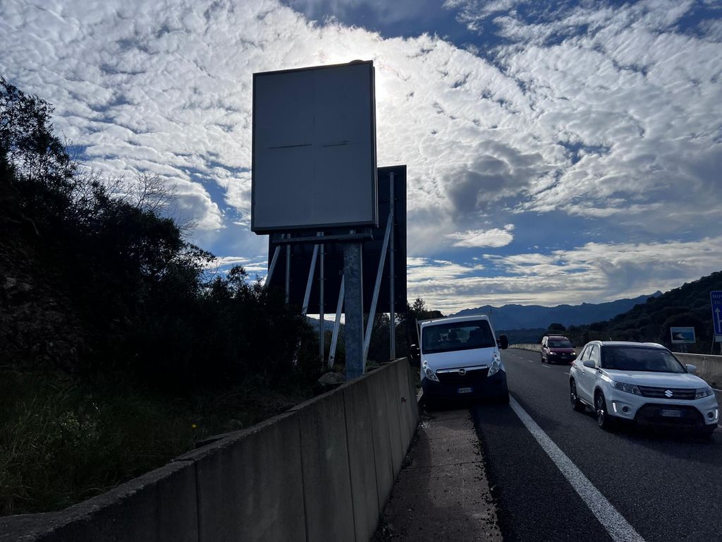 Impianto CARTELLONISTICA a Loiri Porto San Paolo, in zona Santa Giusta