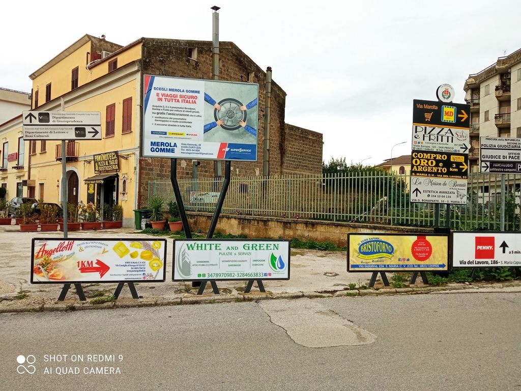 Impianto CARTELLONISTICA a Santa Maria Capua Vetere, in zona Supermercati Pellicano