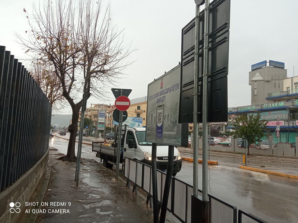 Impianto CARTELLONISTICA a Santa Maria Capua Vetere, in zona Upim