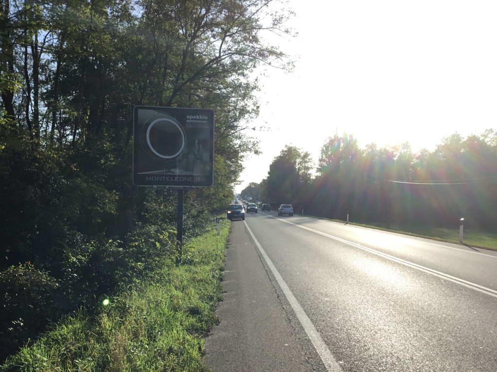 Impianto CARTELLONISTICA a Paruzzaro, in zona Vega Cafè