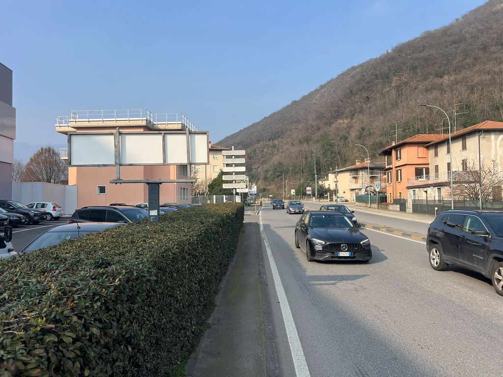 Impianto CARTELLONISTICA a Concesio, in zona Burger King