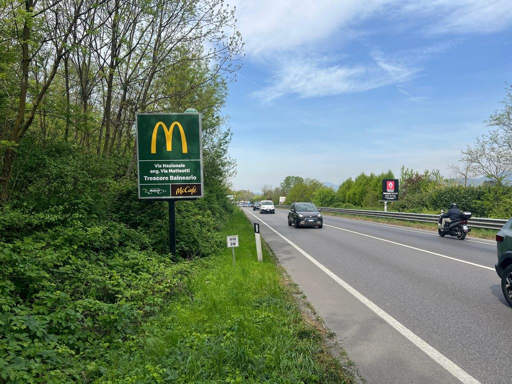 Impianto CARTELLONISTICA a Brusaporto, in zona Farmacia Mortari