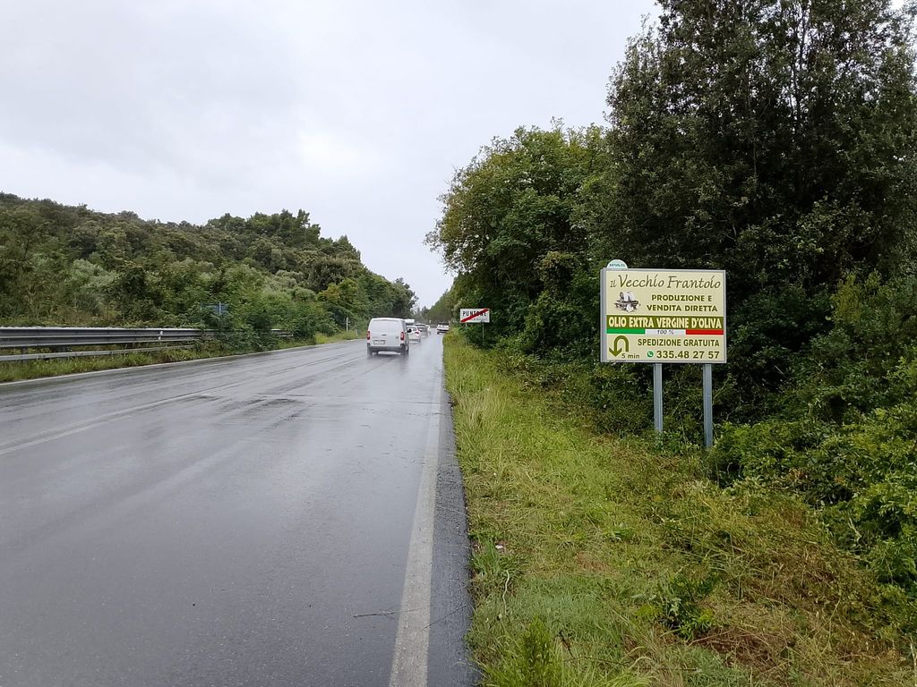 Impianto CARTELLONISTICA a Scarlino, in zona Mistral Bar
