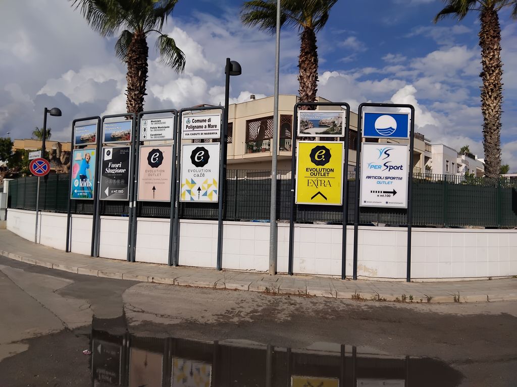 Impianto TABELLA a Polignano a Mare, in zona Bella di notte