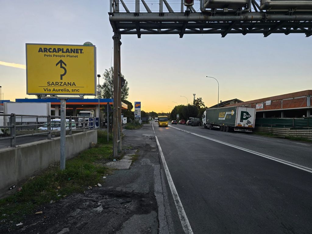 Impianto CARTELLONISTICA a Sarzana, in zona Giunti al Punto