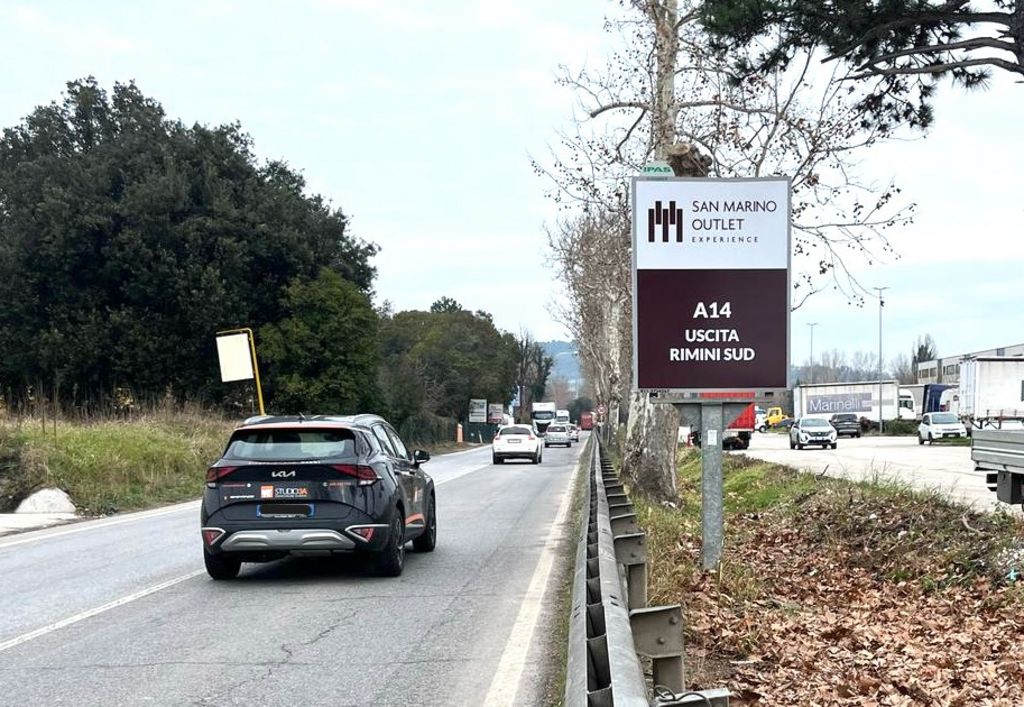 Impianto CARTELLONISTICA a Pesaro, in zona Piazzale Alfio De Simoni