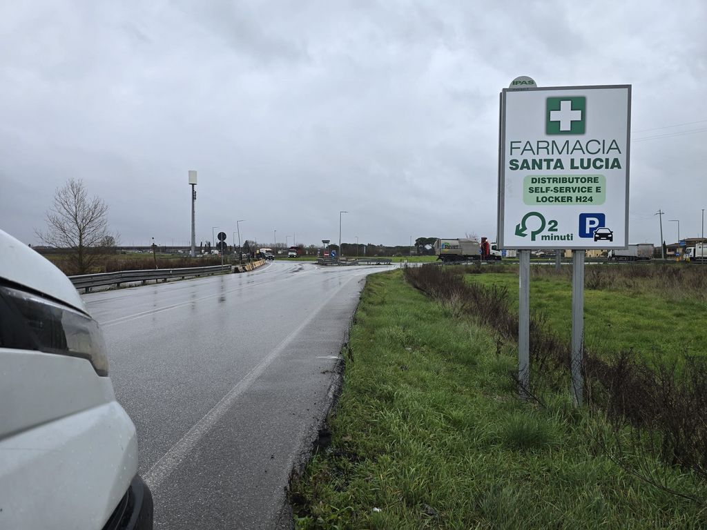 Impianto CARTELLONISTICA a Pontedera, in zona Piazzale Giovanni Paolo II