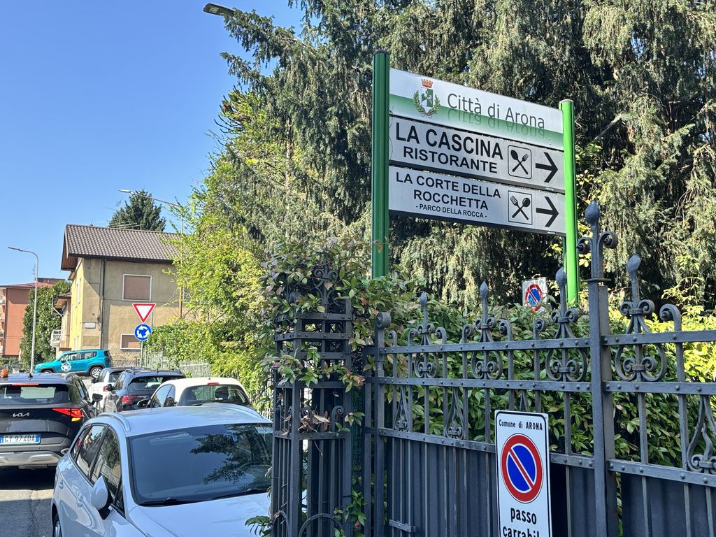 Impianto FRECCE / PREINSEGNE a Arona, in zona Hair Giusy
