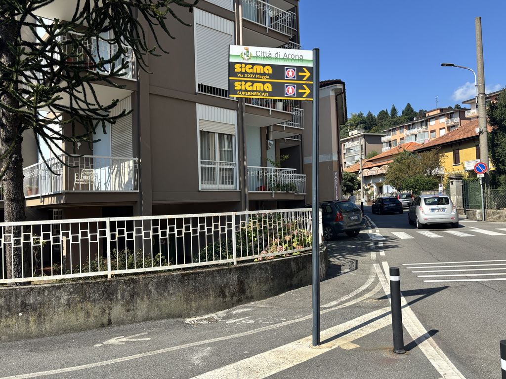 Impianto FRECCE / PREINSEGNE a Arona, in zona Hair Giusy