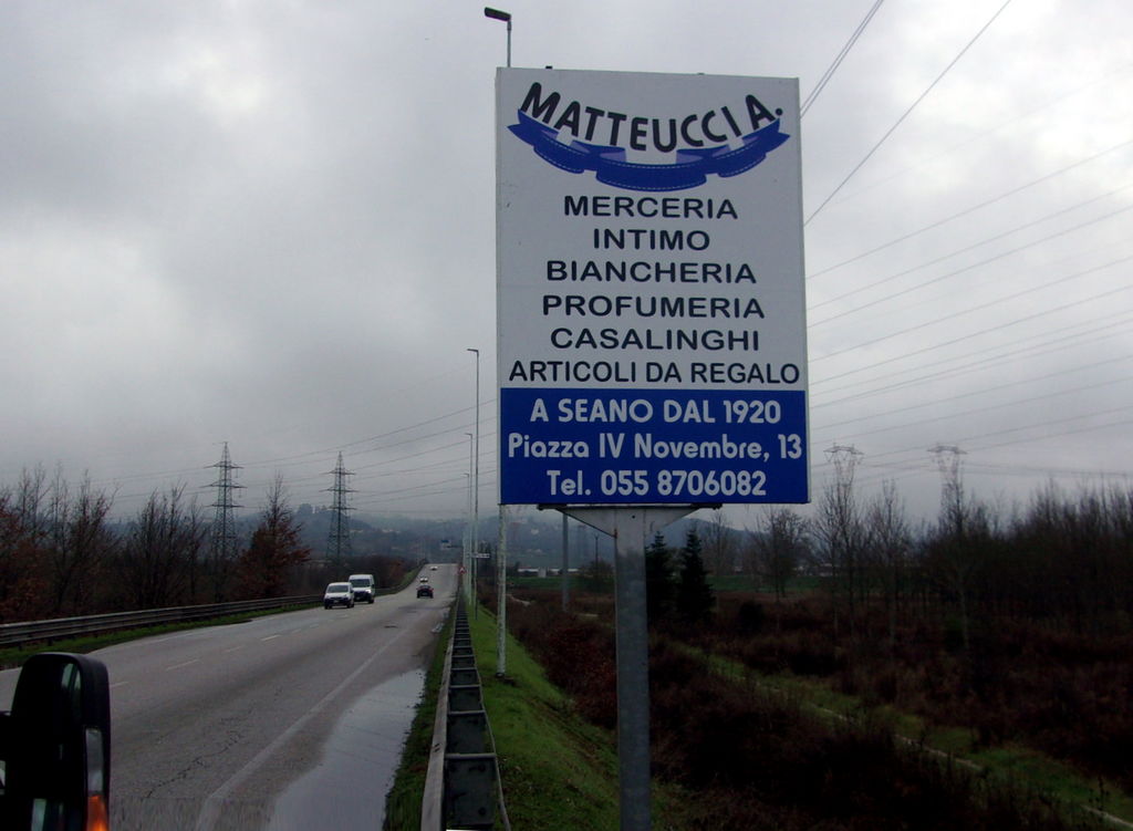 Impianto CARTELLONISTICA a Prato, in zona Casa del Popolo di Tavola