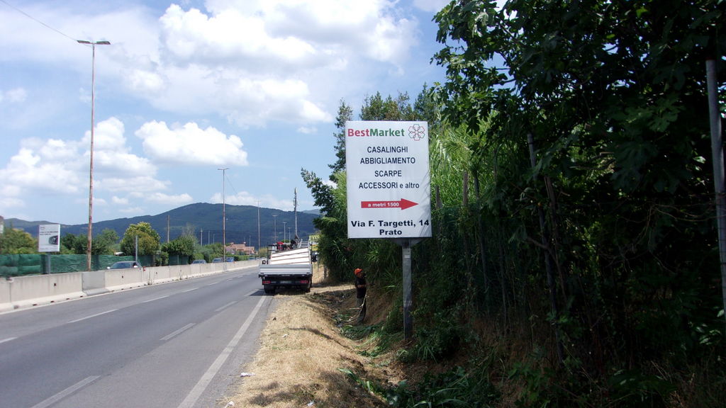 Impianto CARTELLONISTICA a Prato, in zona I'Bruciapadelle